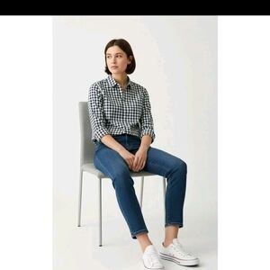 J. Crew Blue and White Gingham Button Down Shirt،